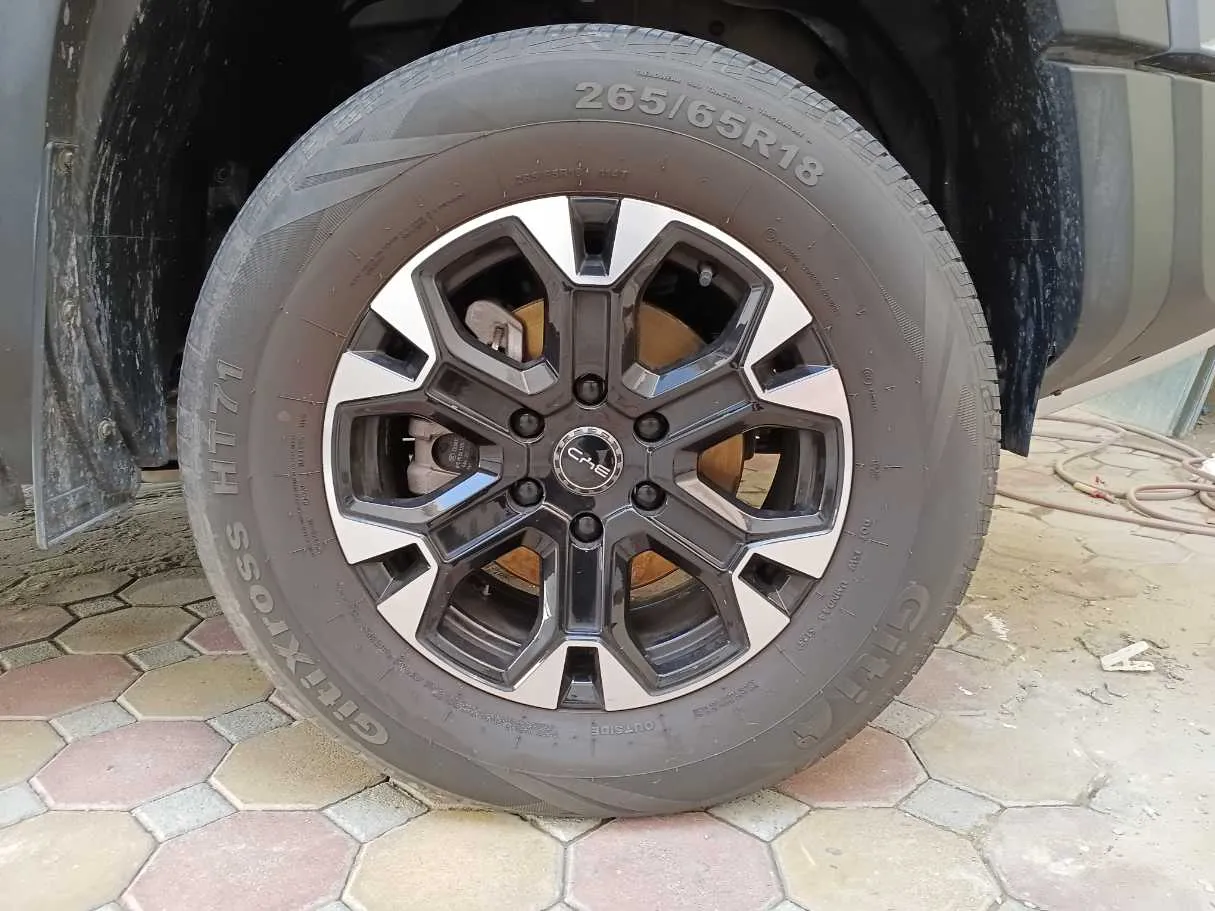 Car image 9