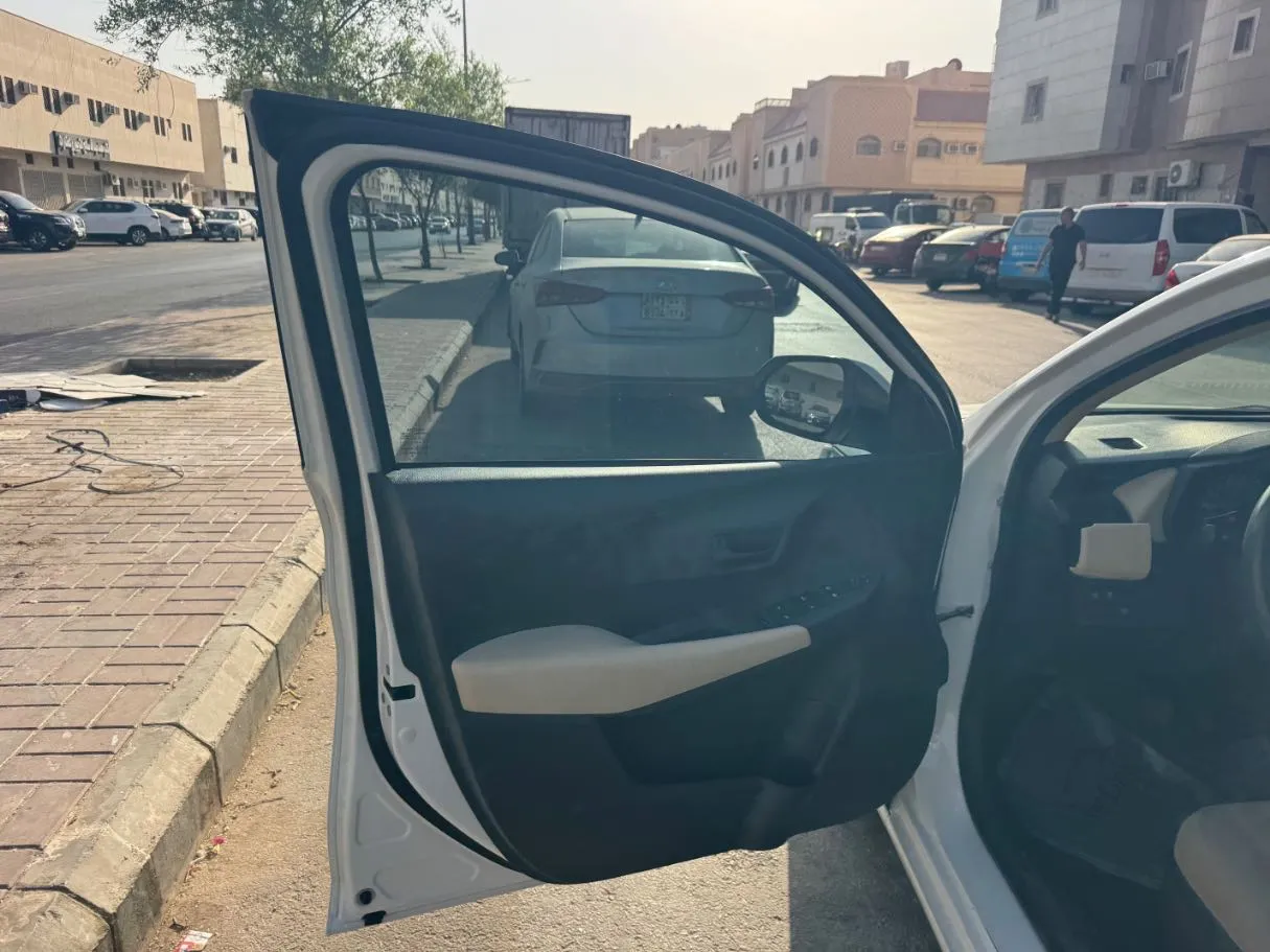 Car image 10