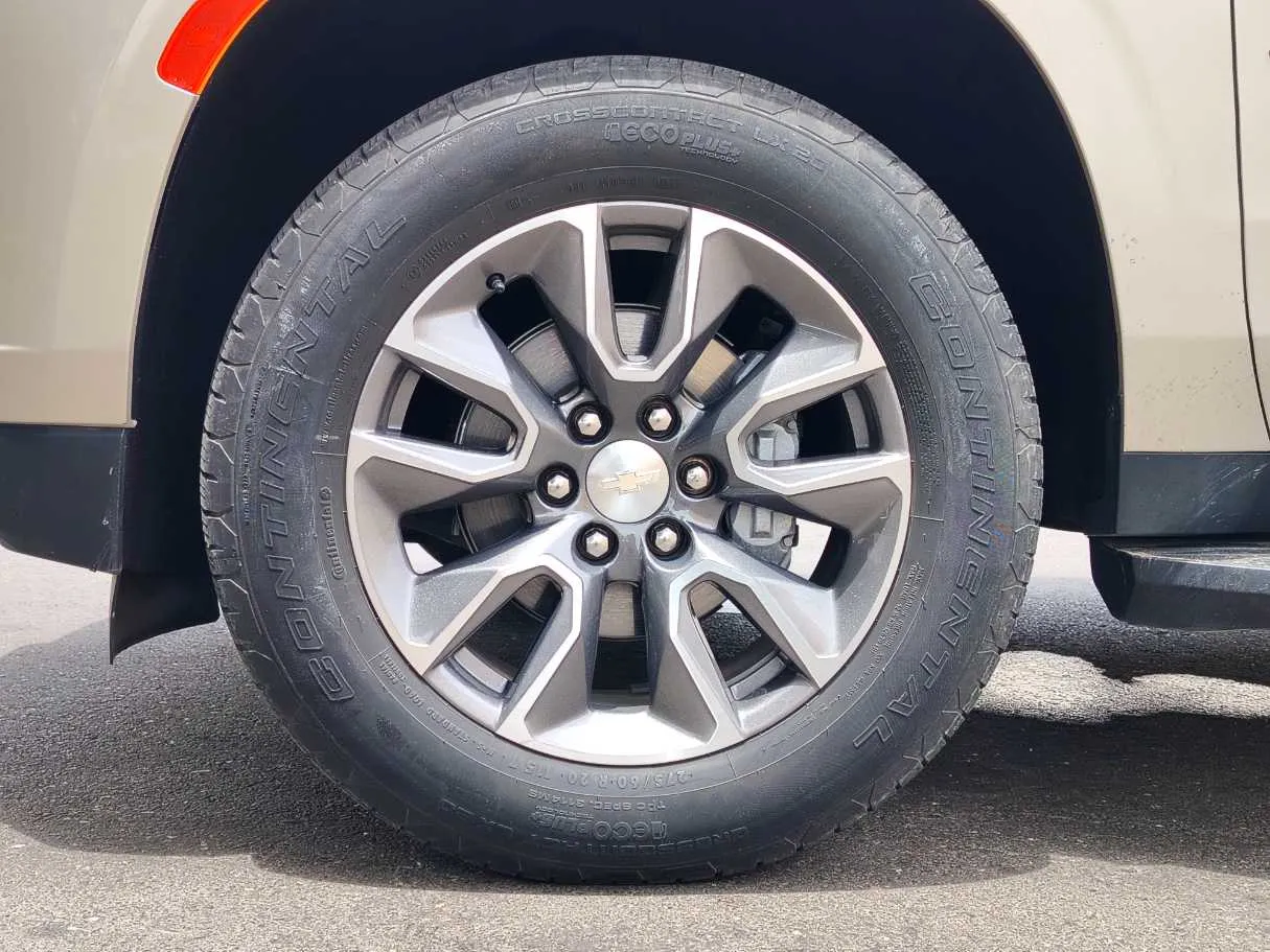 Car image 10