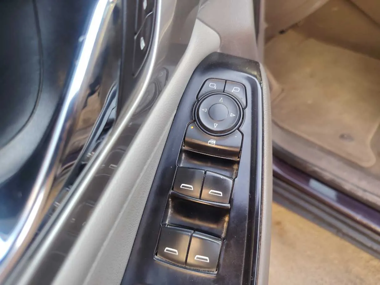 Car image 27