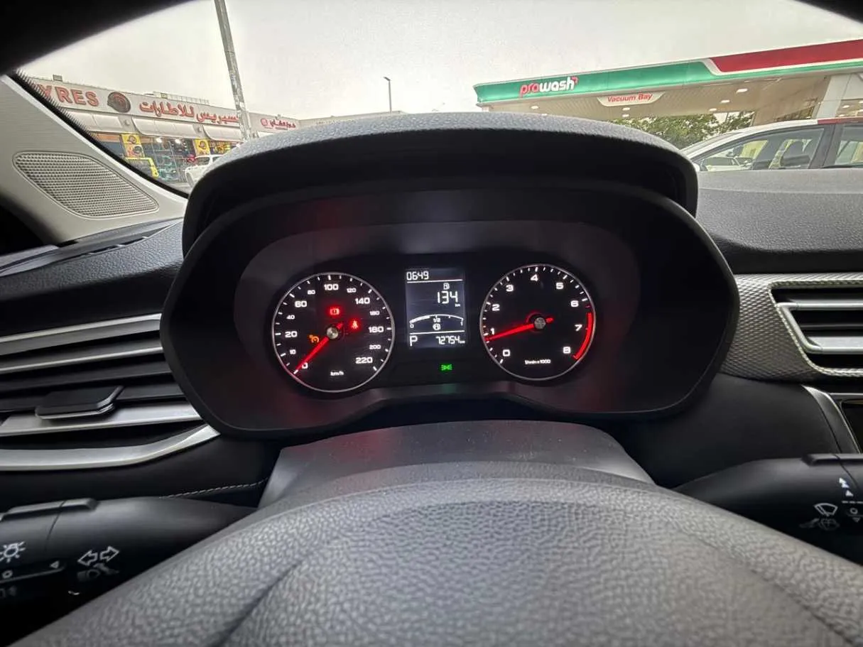 Car image 12