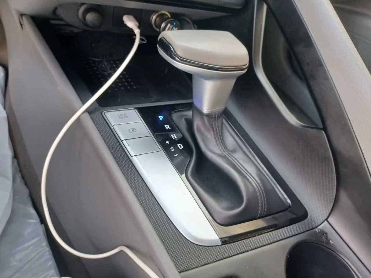 Car image 18