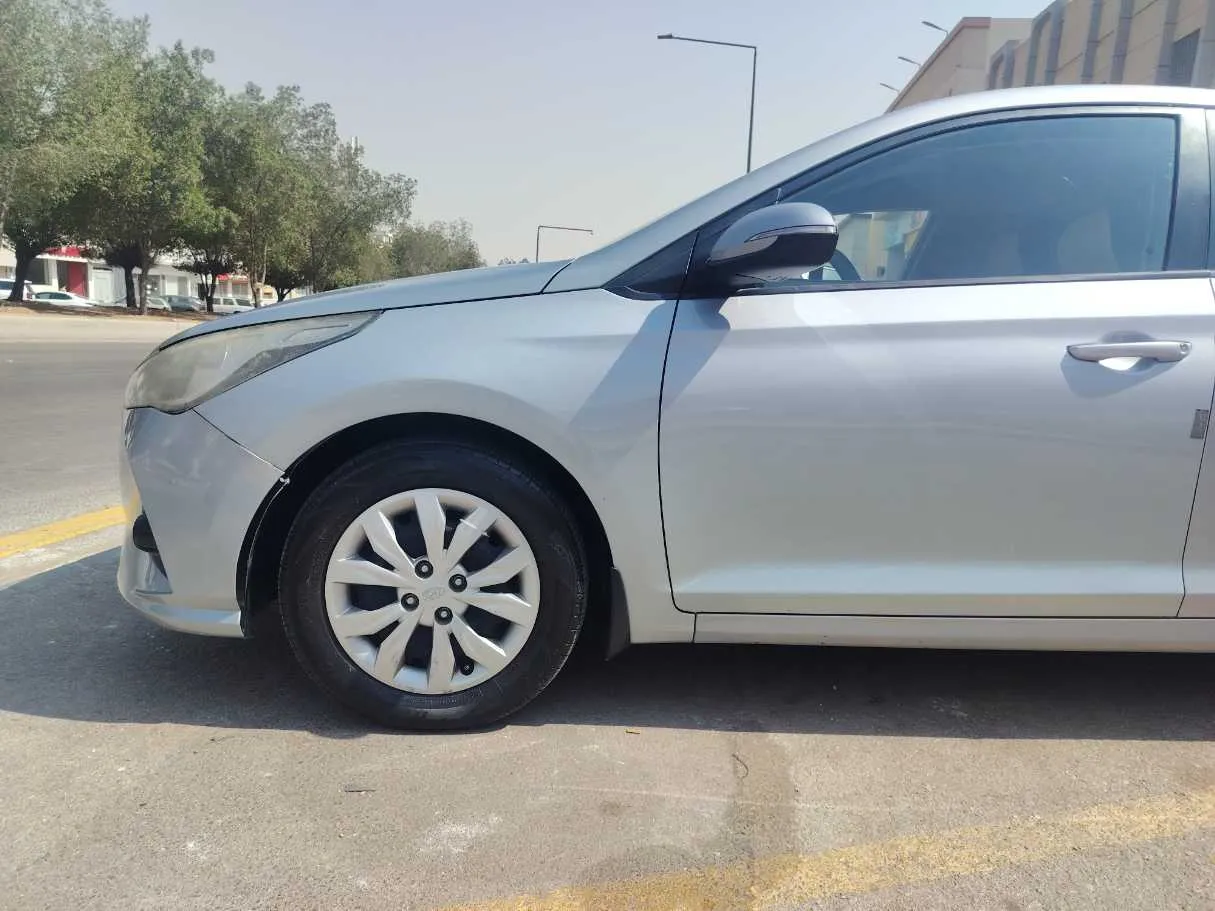 Car image 9