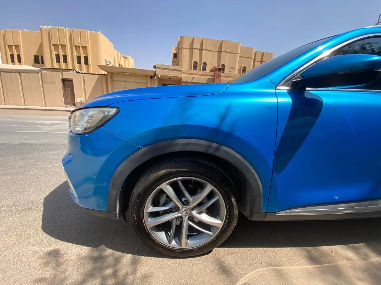Car image 9