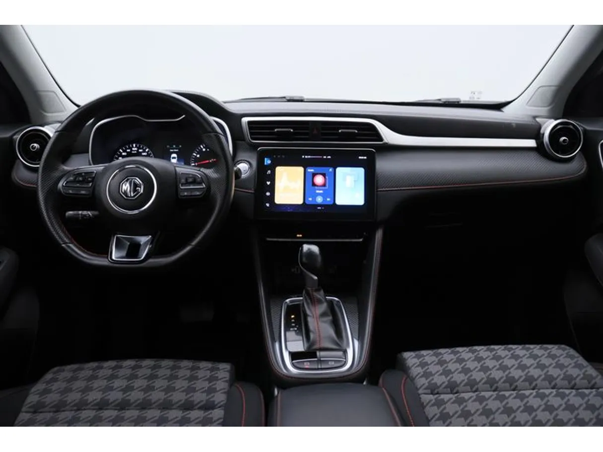 Car image 14