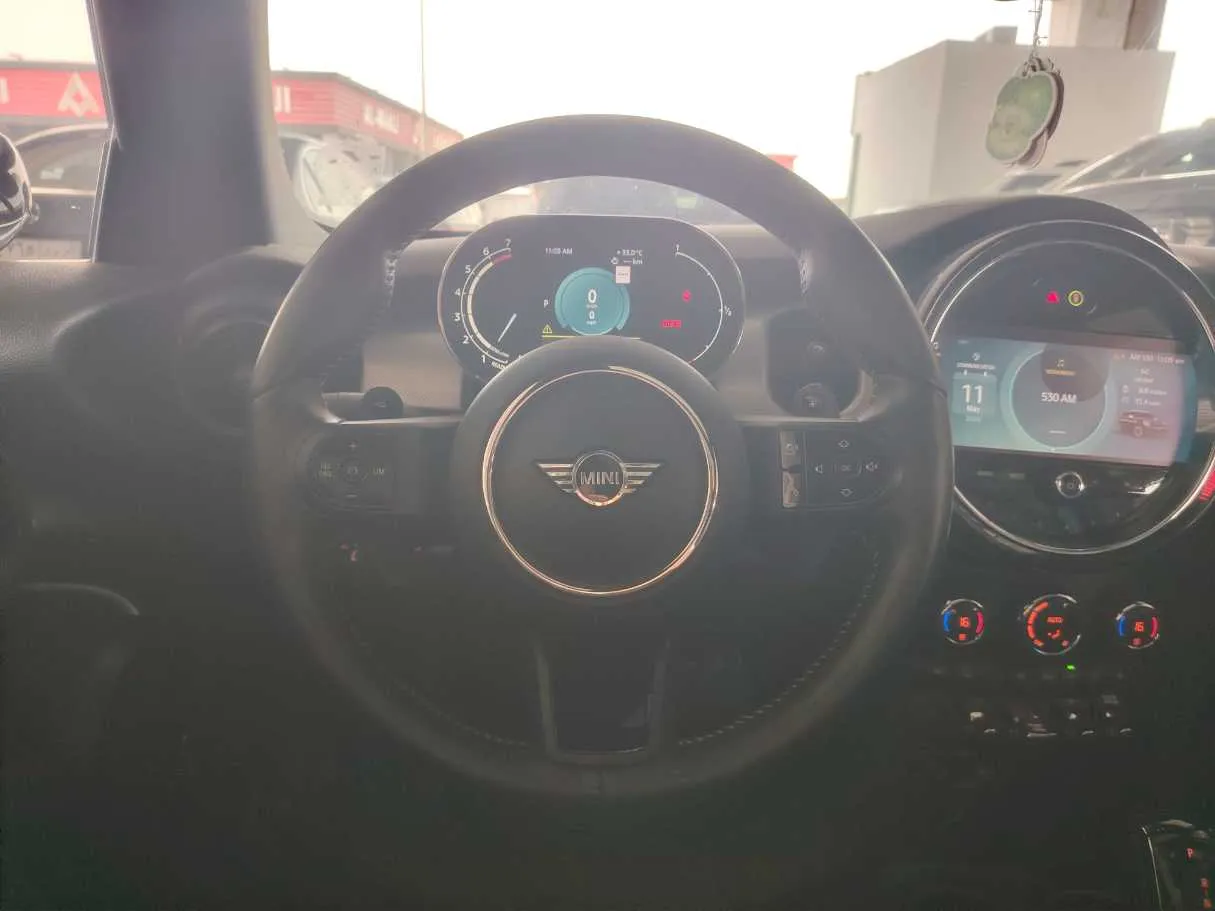Car image 24