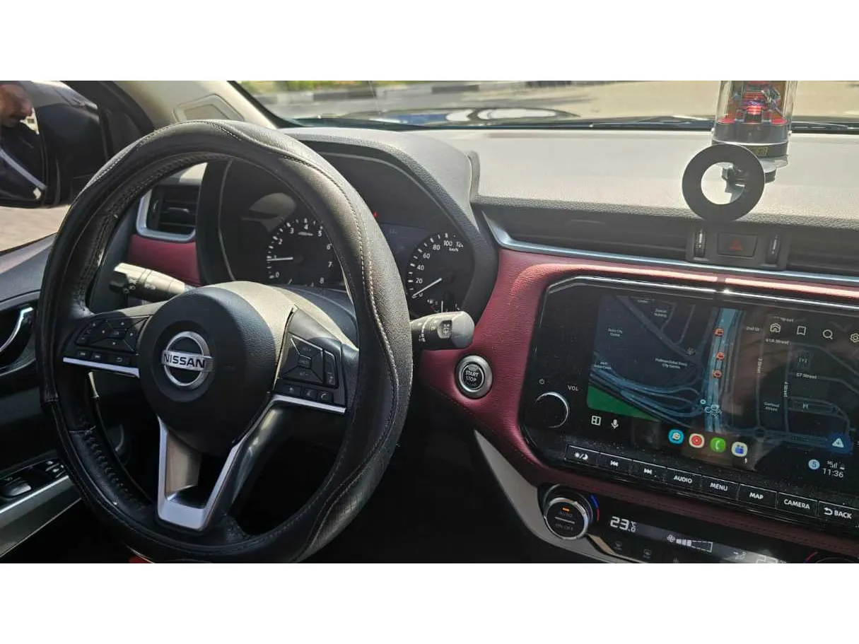 Car image 14