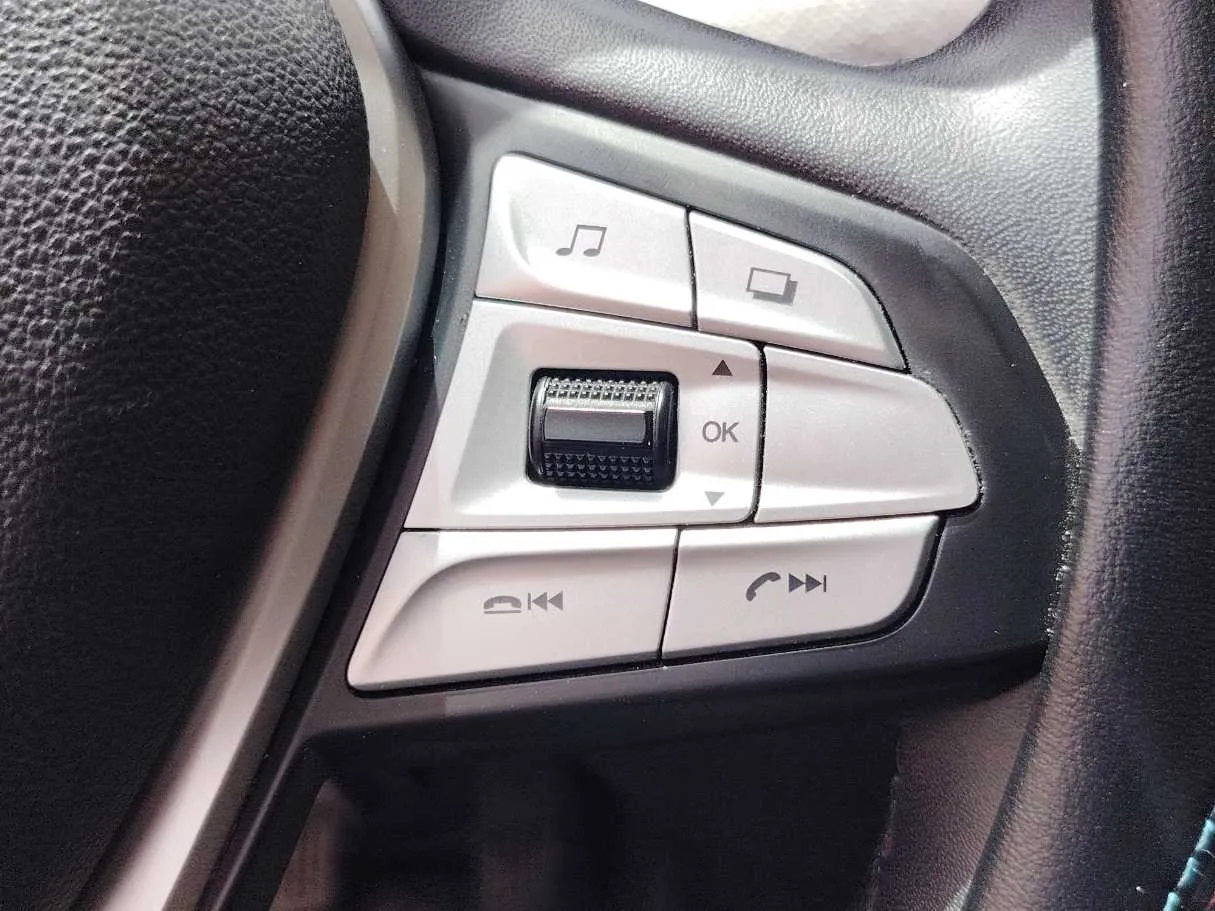 Car image 35