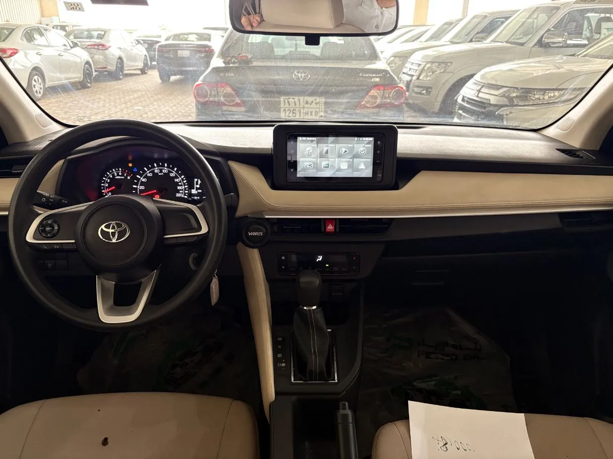 Car image 18