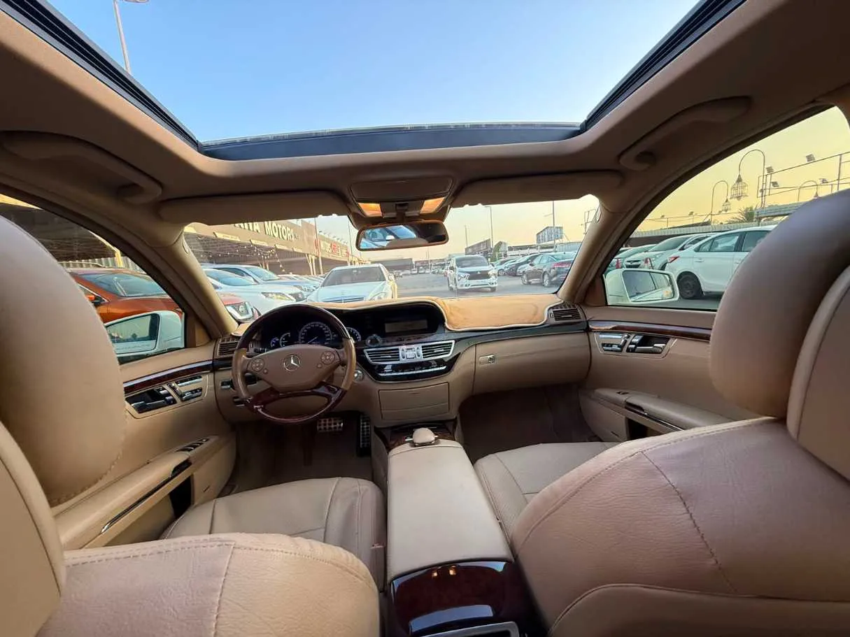 Car image 26