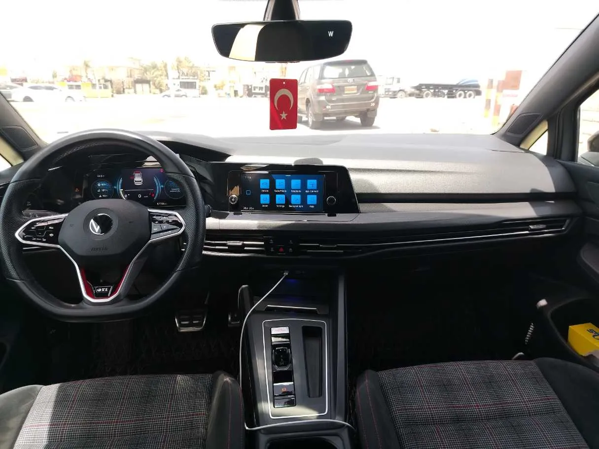 Car image 24