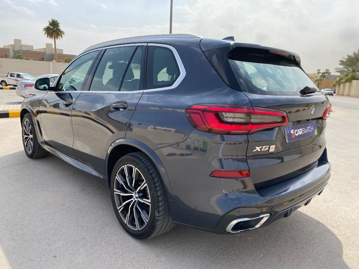 Car image 7