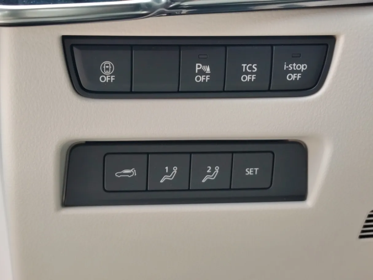 Car image 32