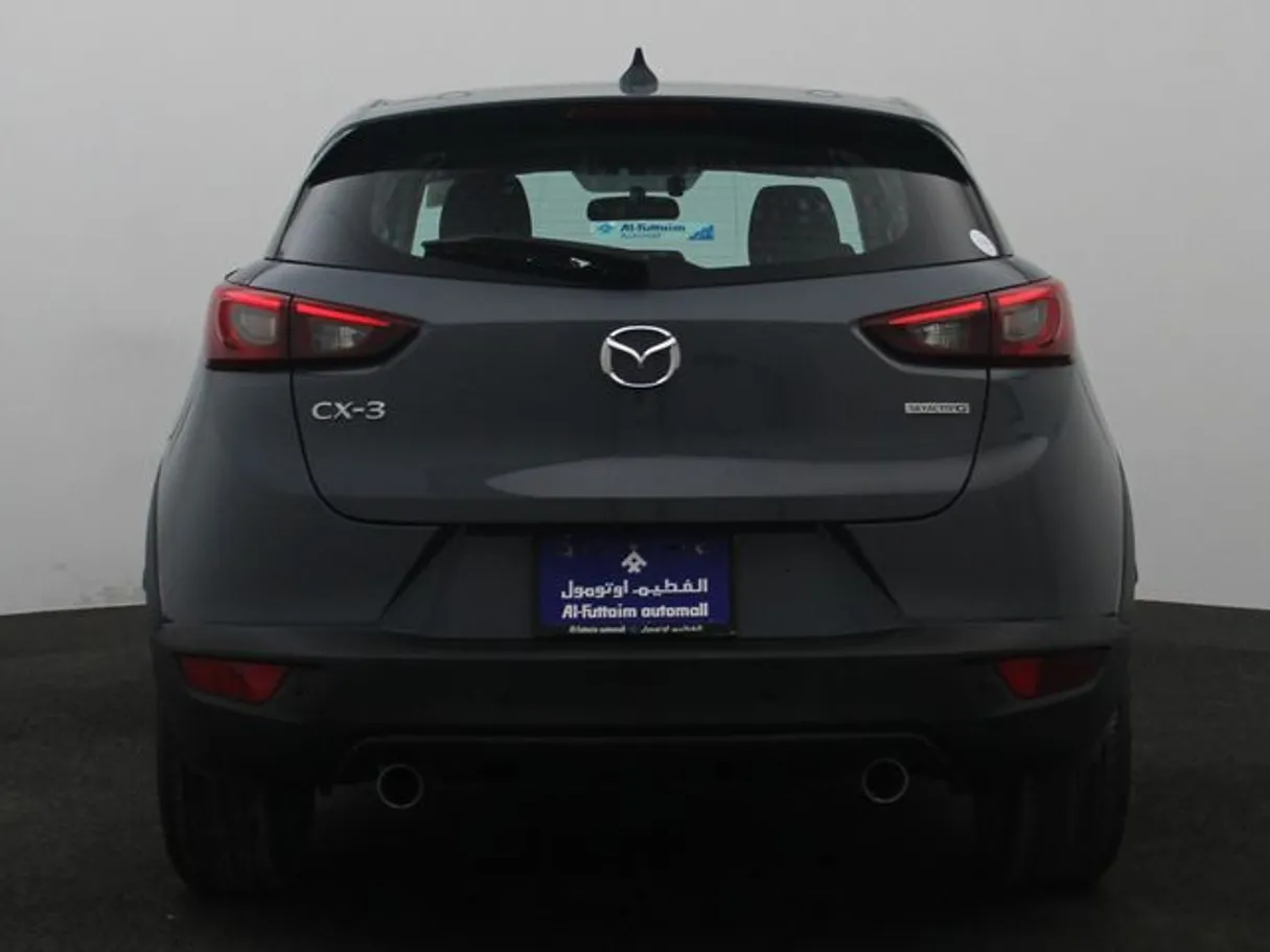 Car image 12