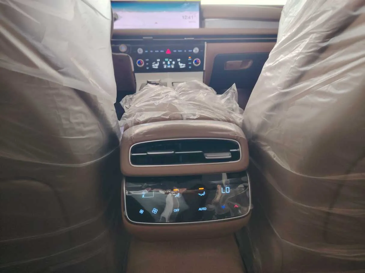 Car image 34