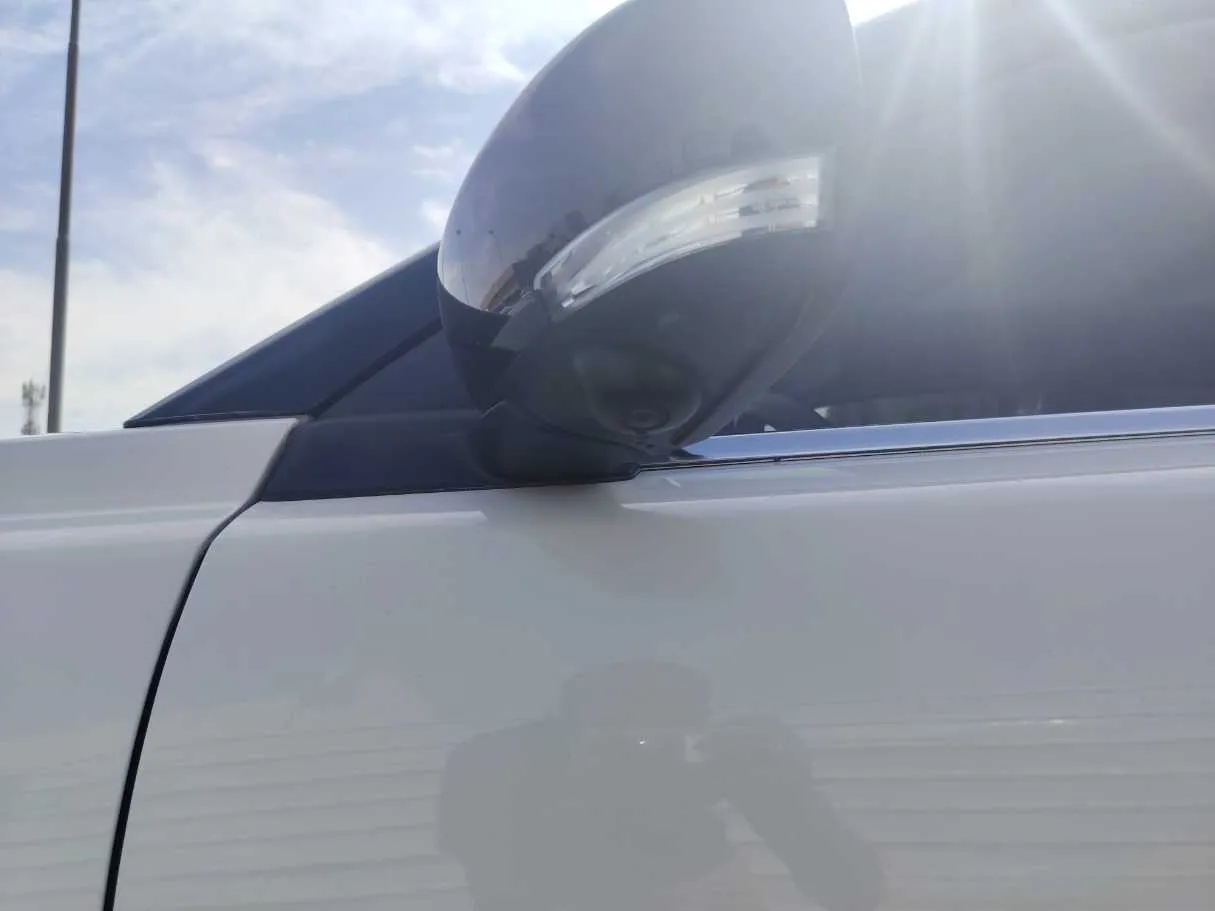 Car image 32