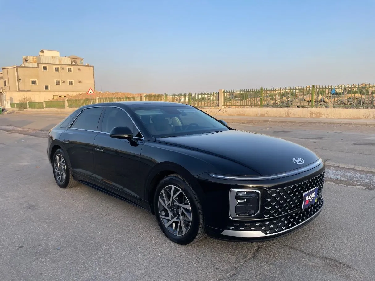 Car image 3