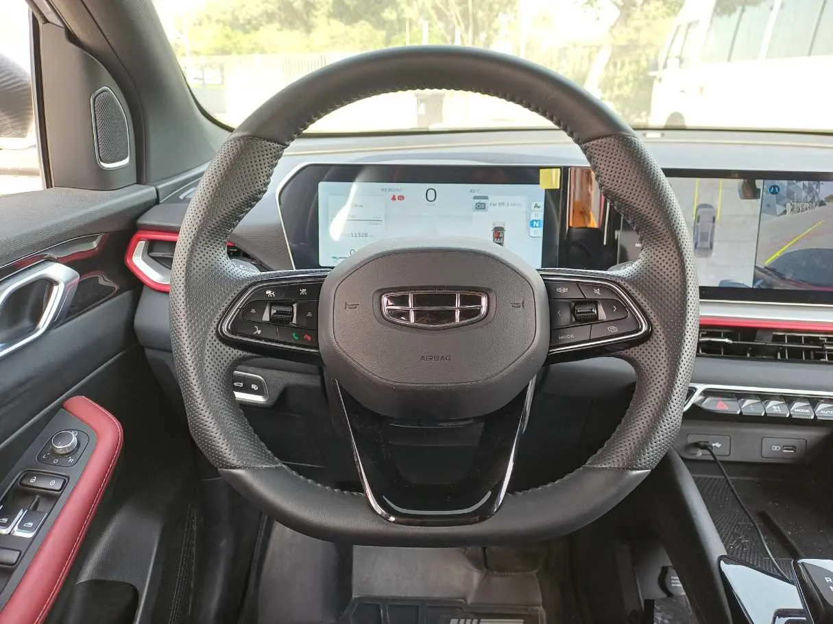Car image 14