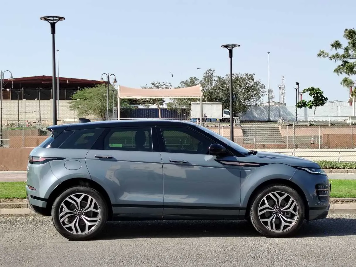 Car image 4