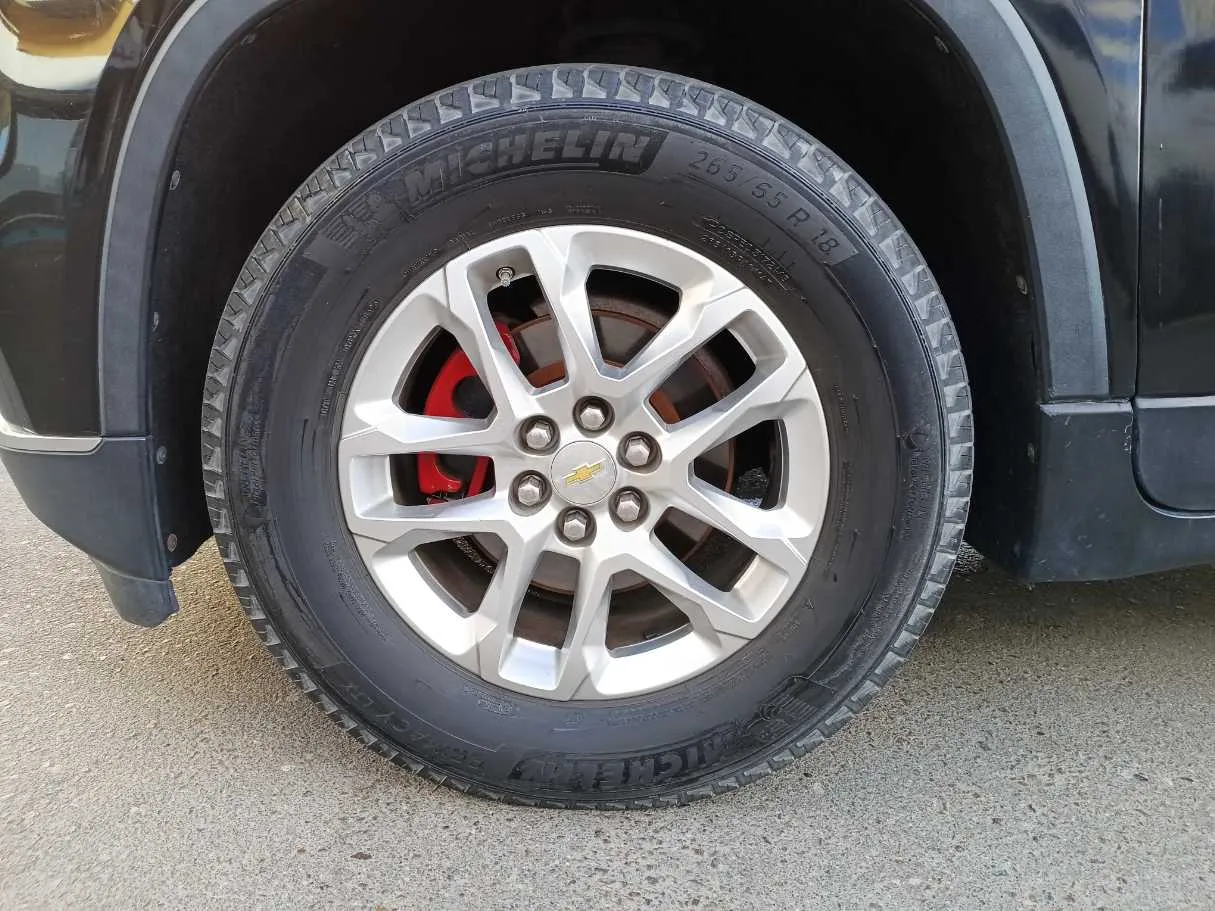Car image 9