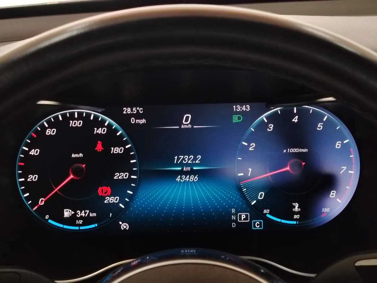 Car image 25