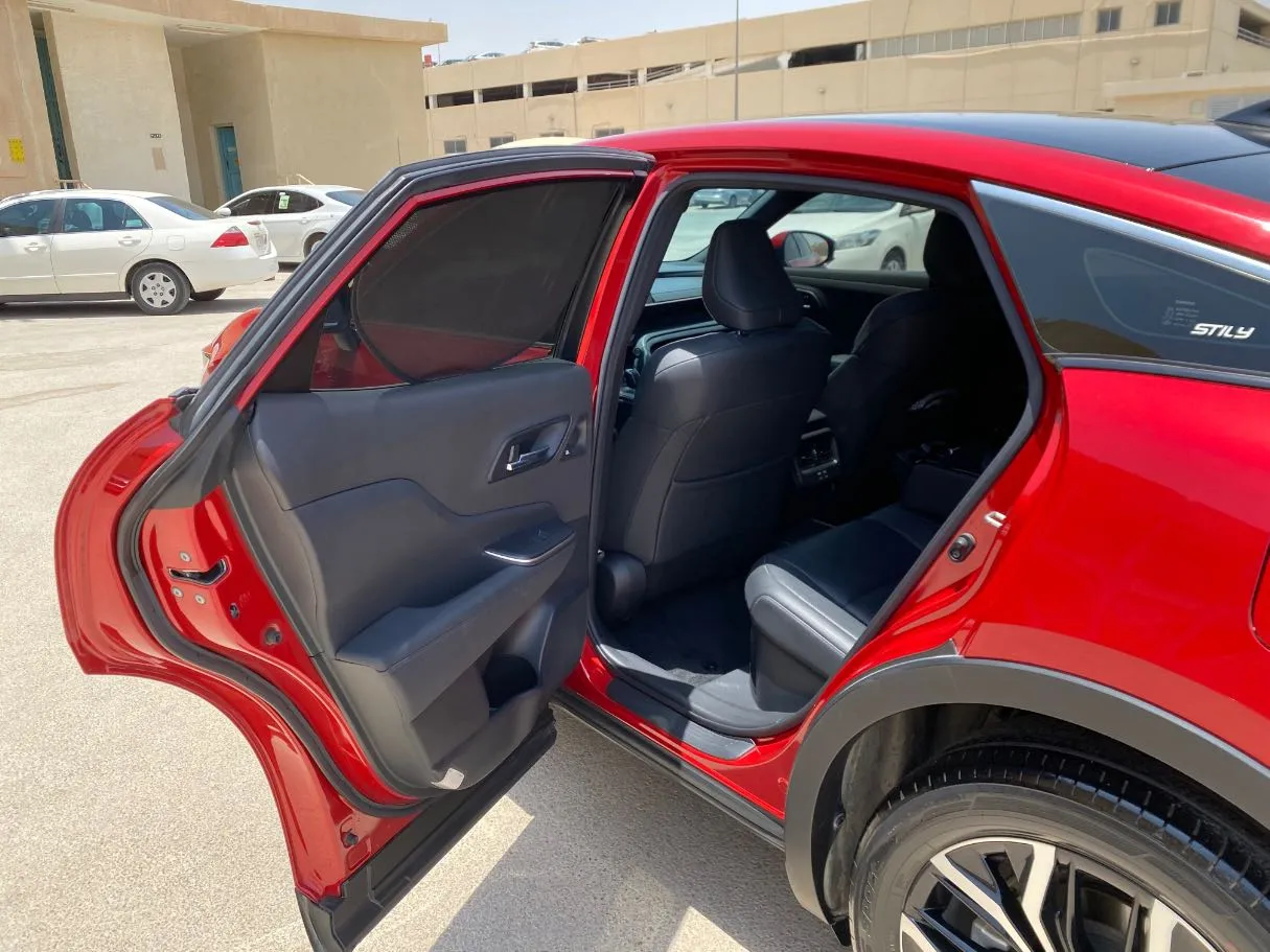 Car image 12
