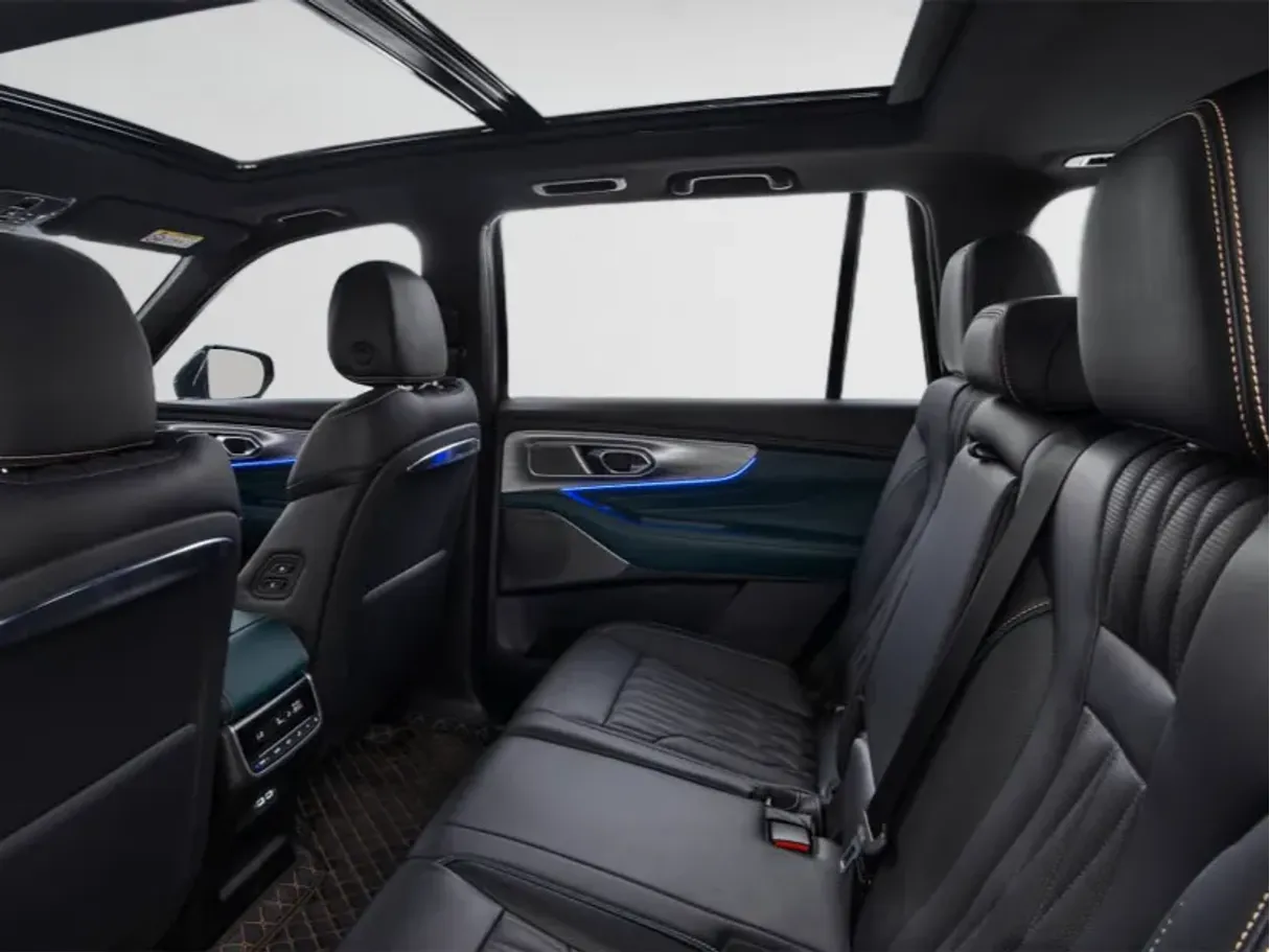 Car image 5