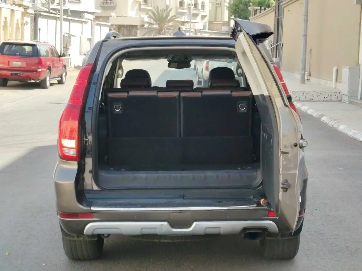Car image 30