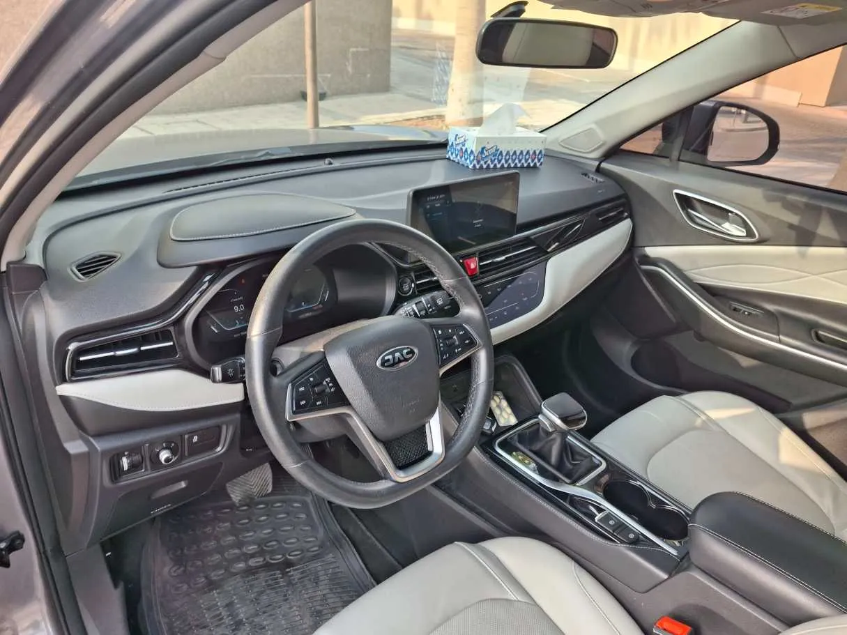 Car image 9