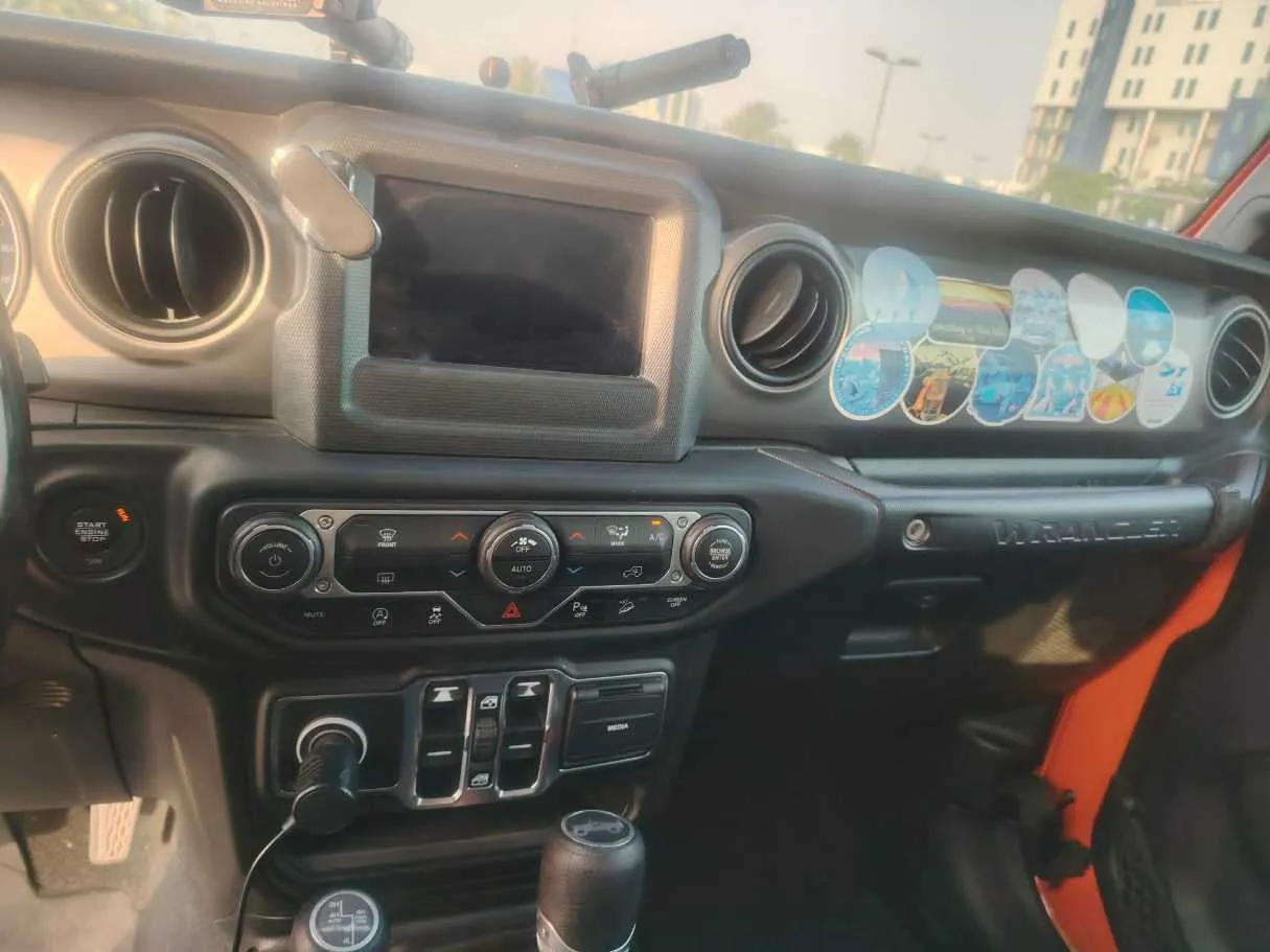 Car image 24