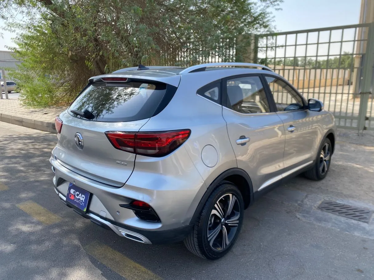 Car image 5