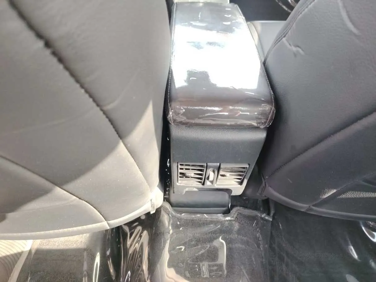 Car image 32