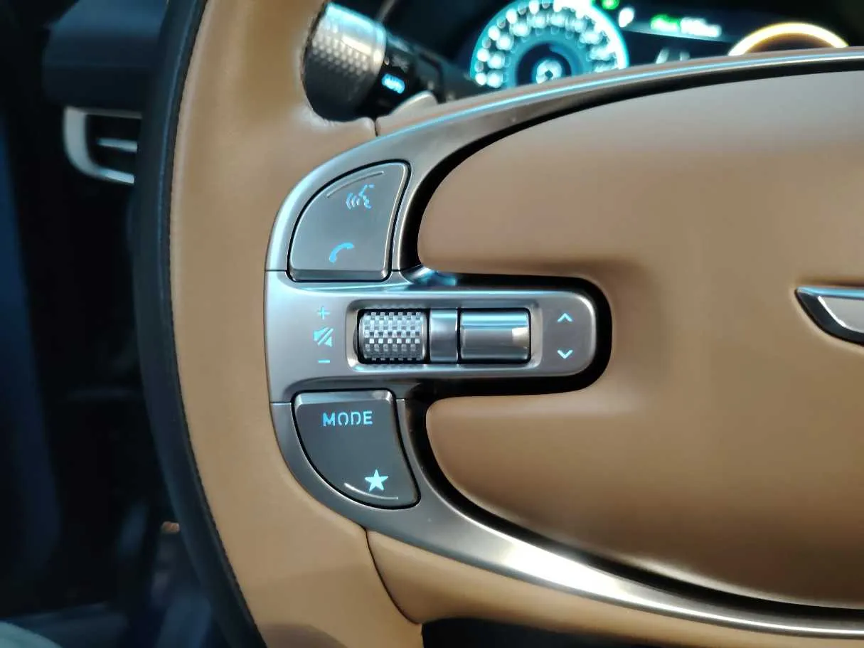 Car image 28