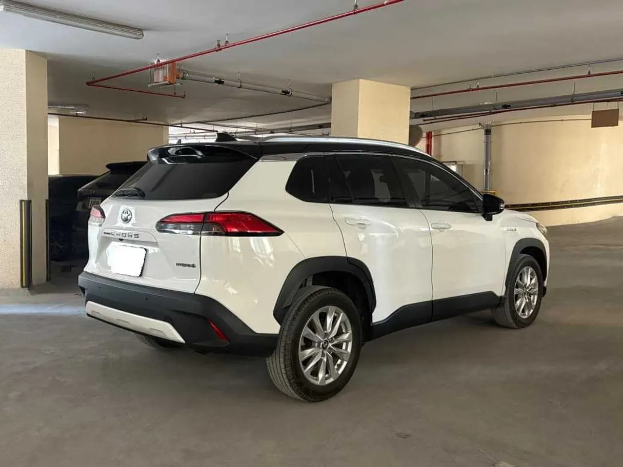 Car image 5