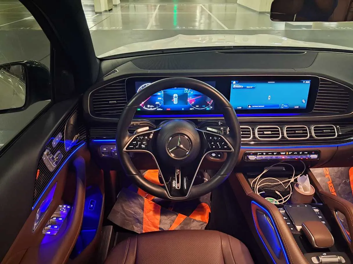 Car image 14