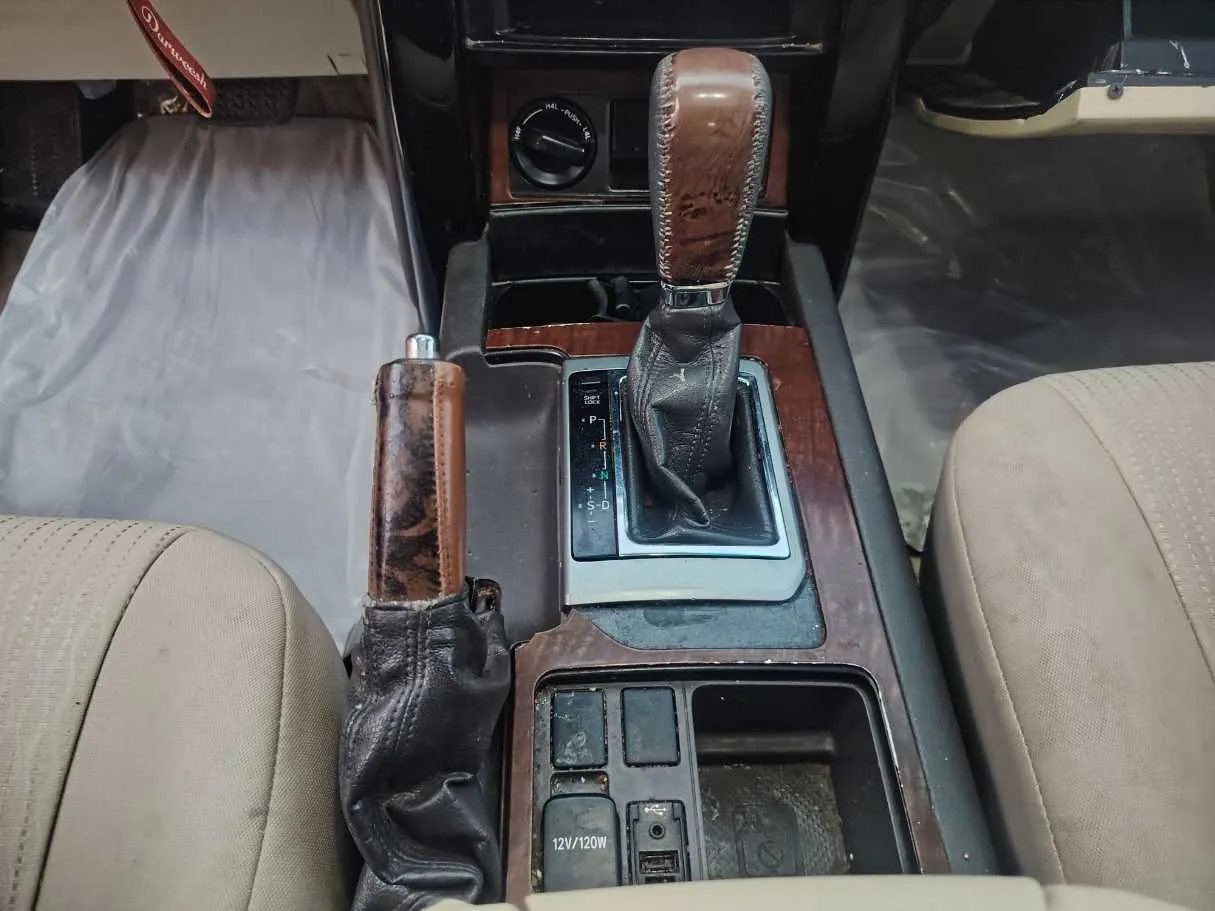 Car image 23
