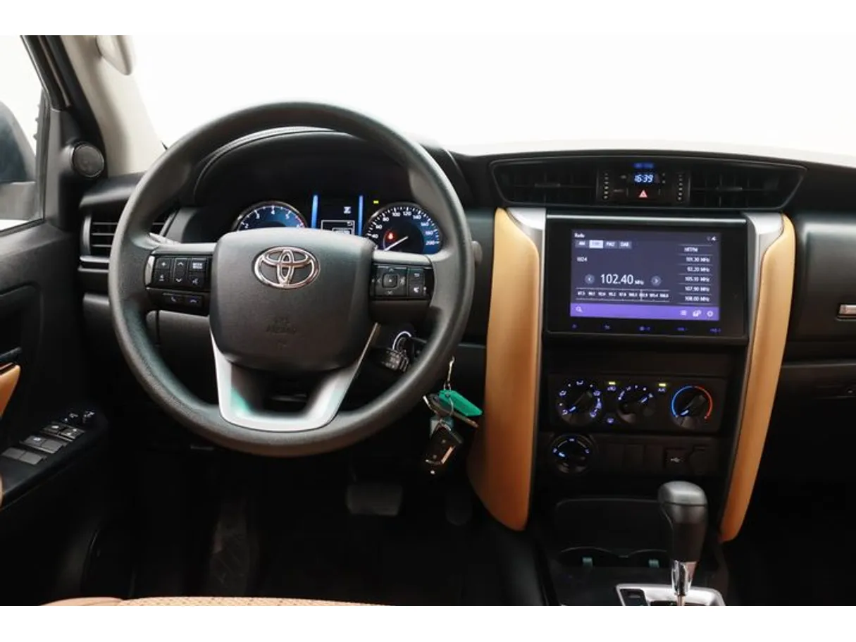 Car image 15