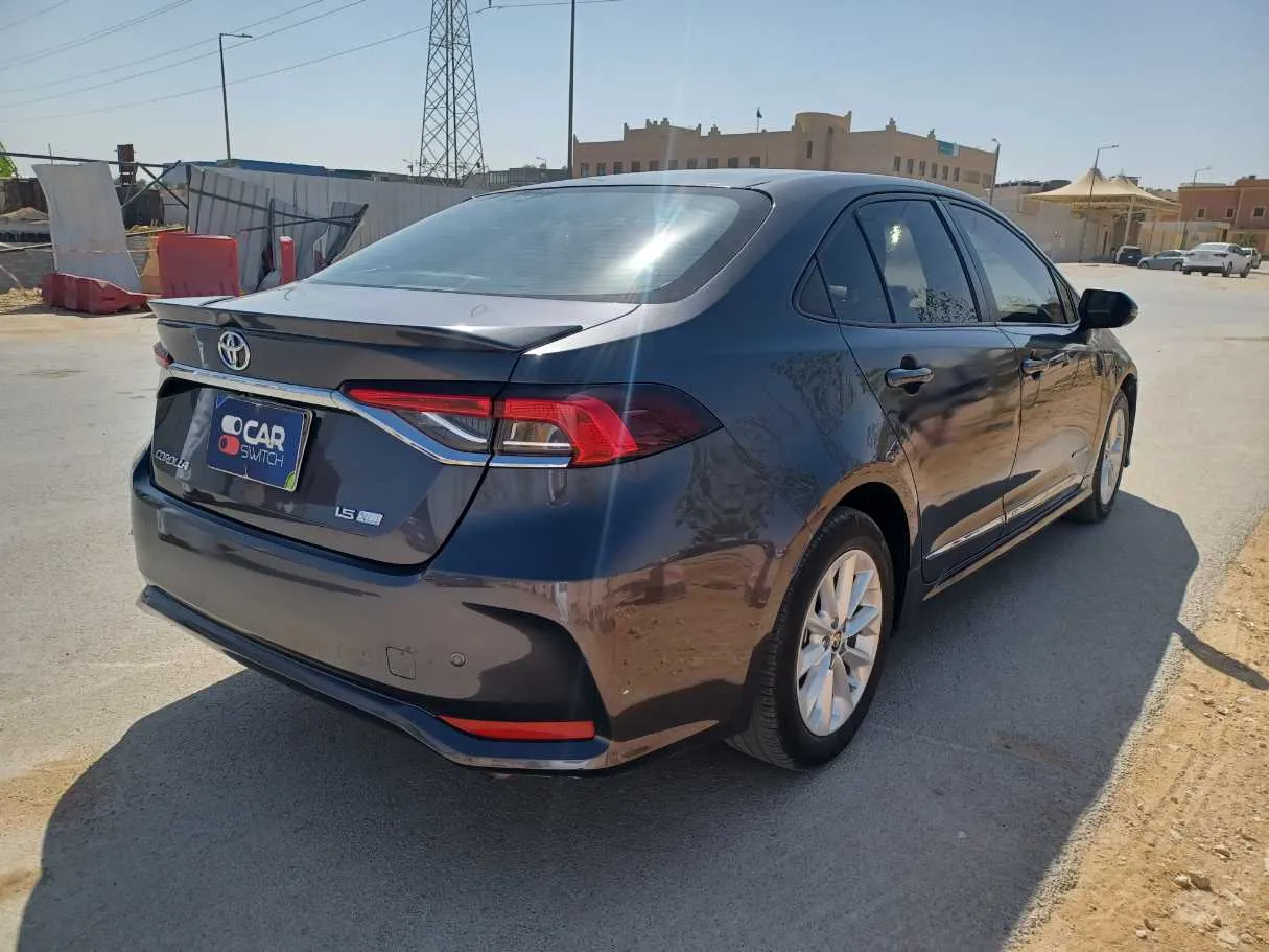 Car image 5