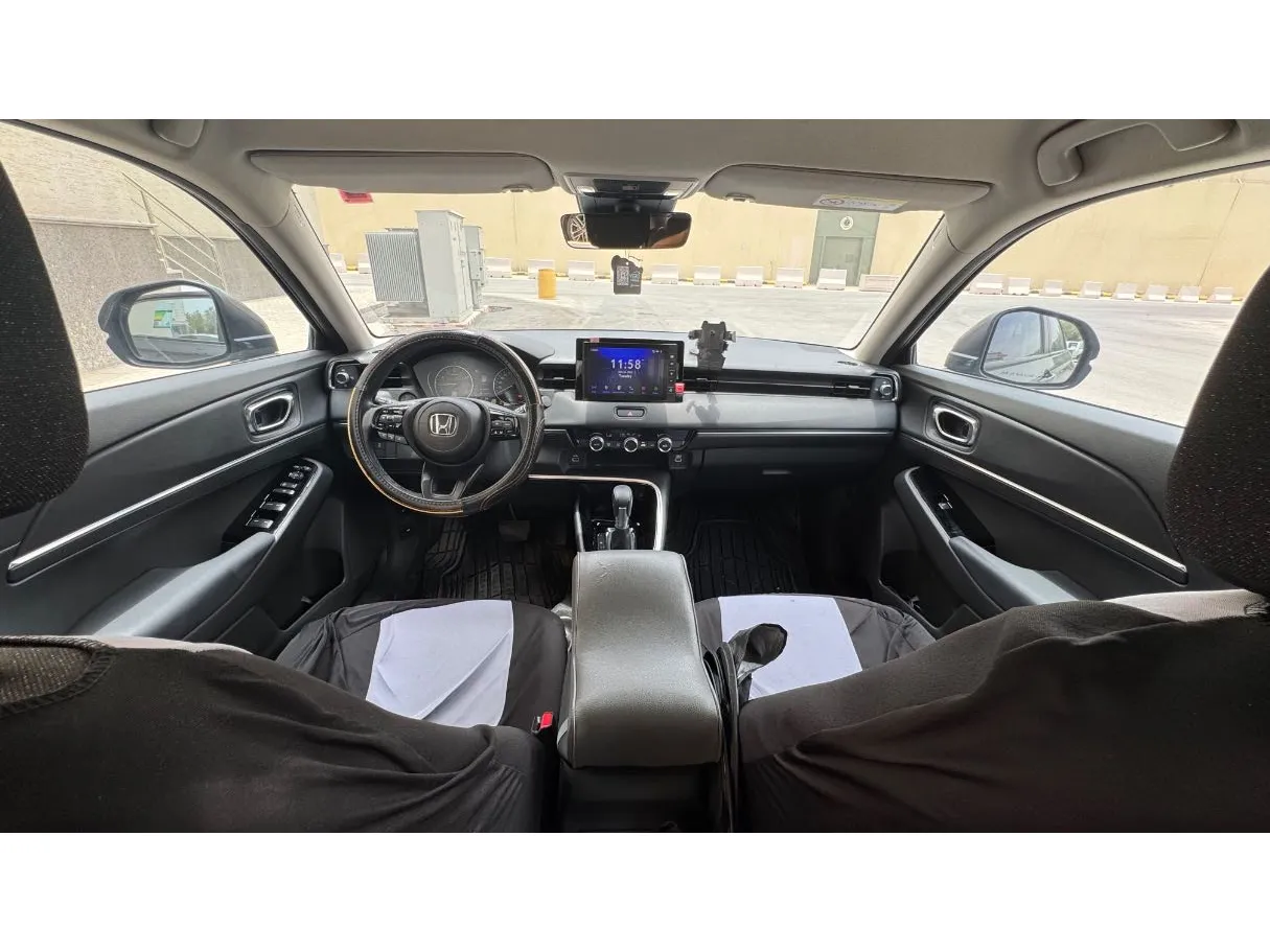 Car image 15