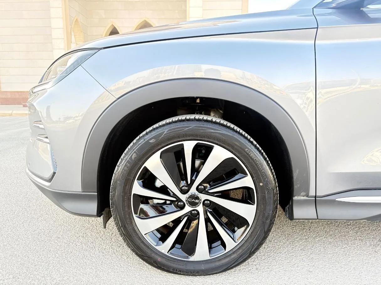 Car image 9