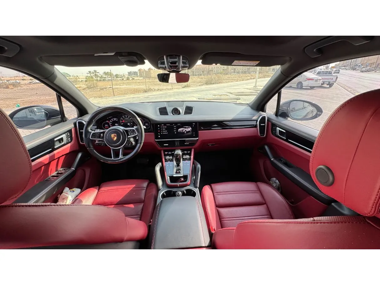 Car image 16