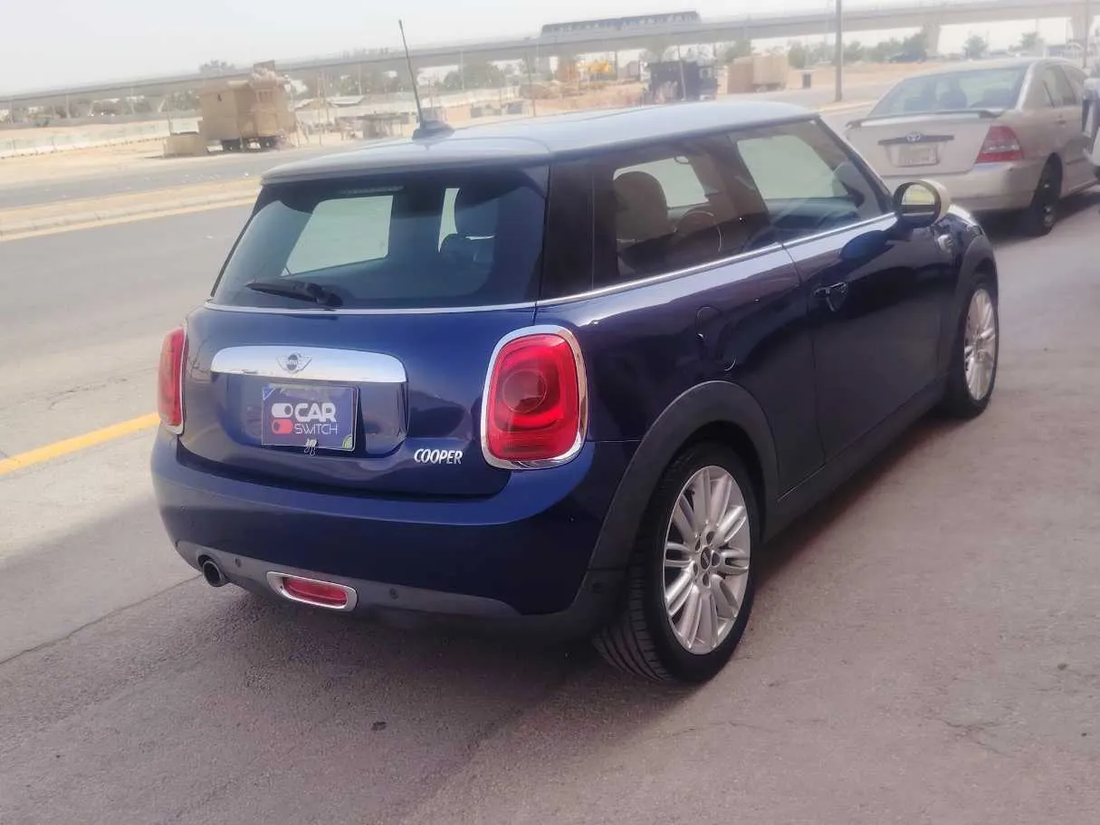 Car image 5