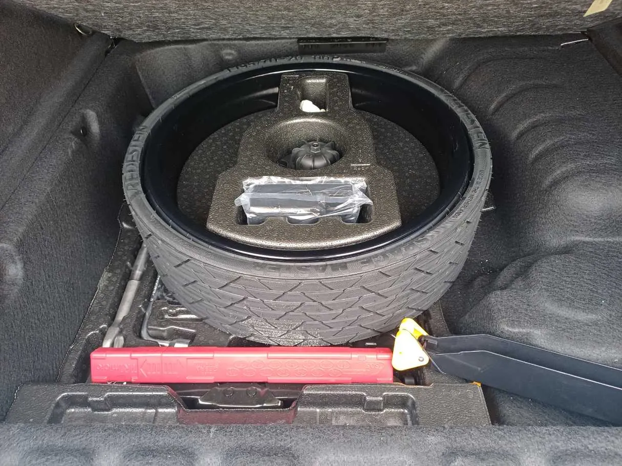 Car image 20