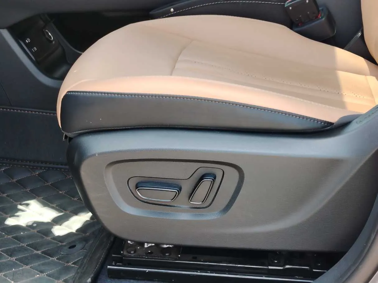 Car image 29