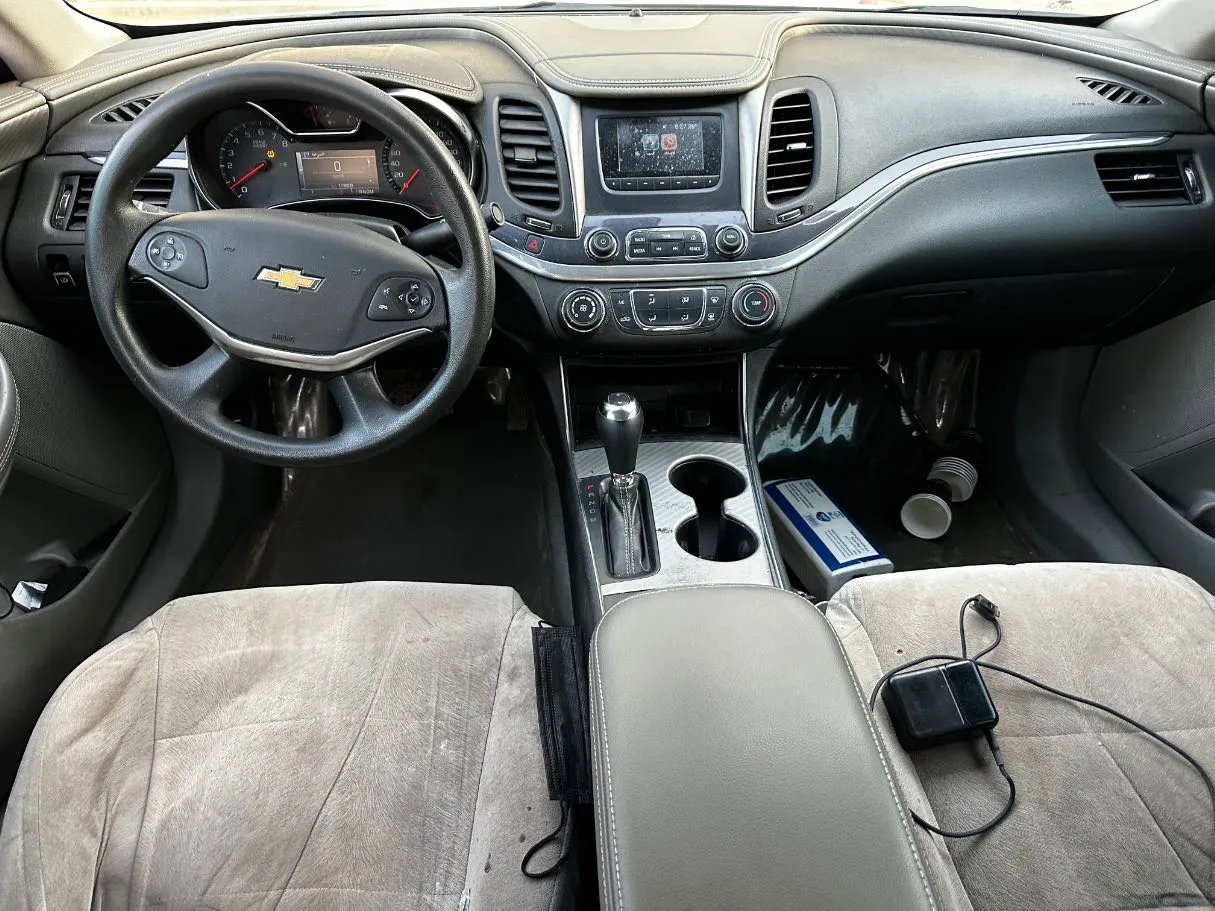 Car image 16