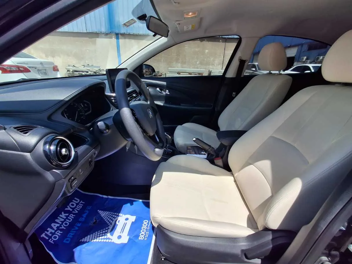 Car image 12