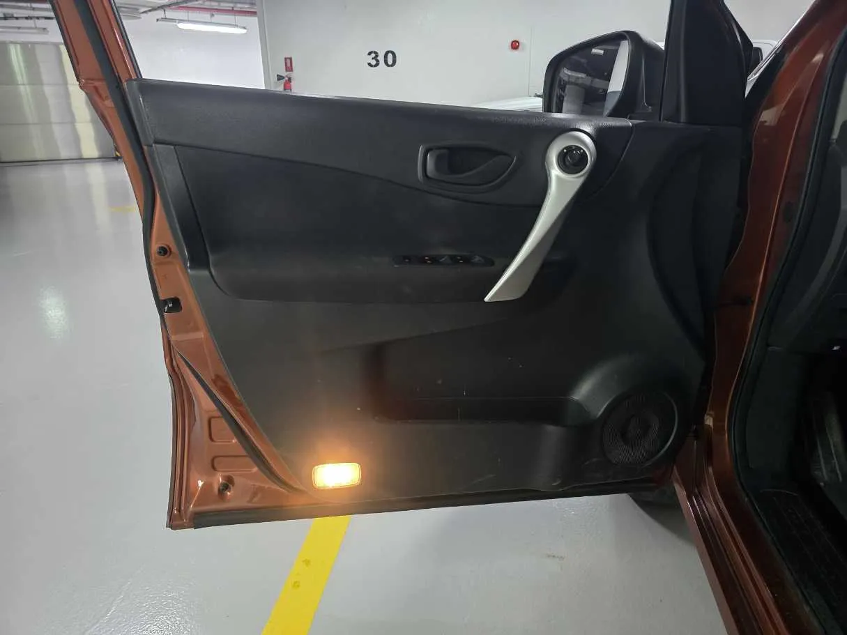 Car image 10