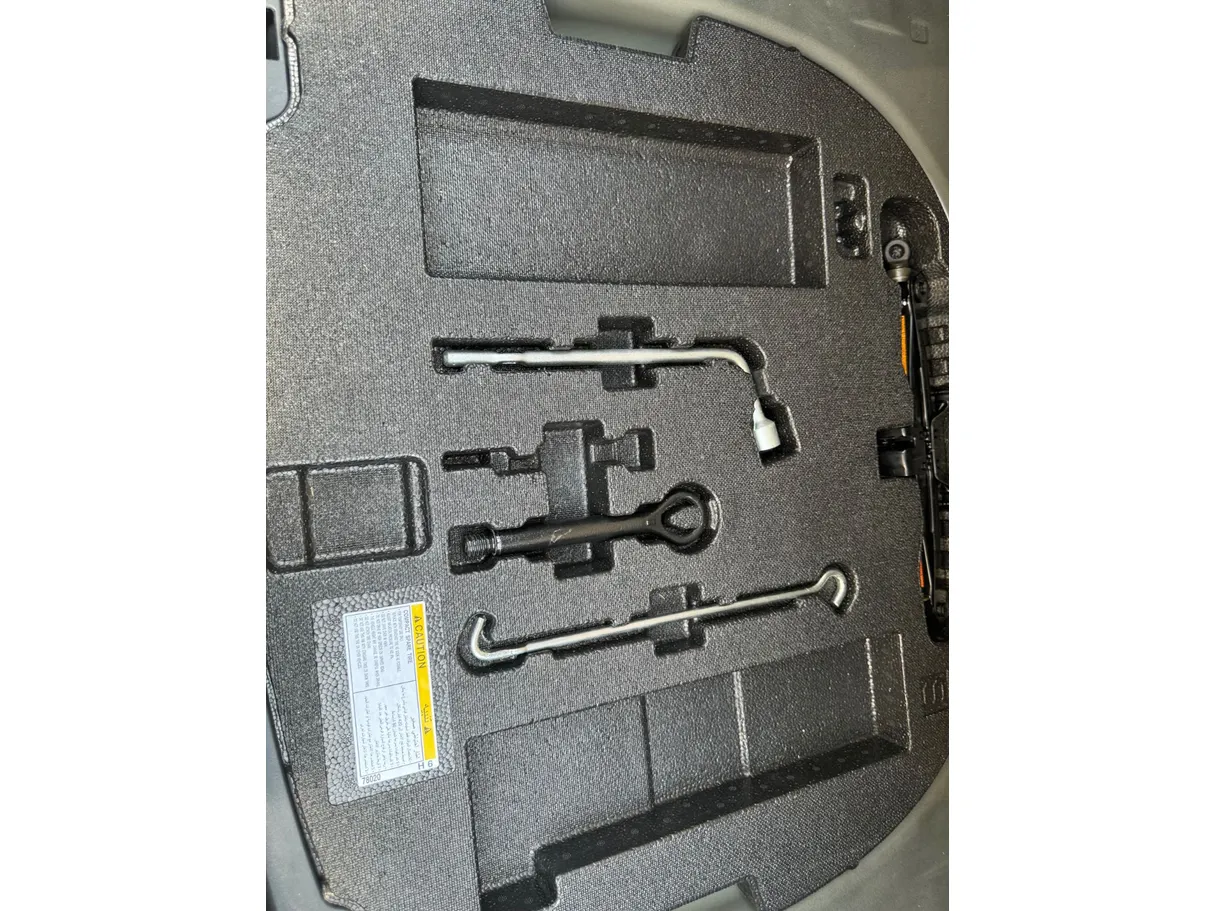 Car image 25