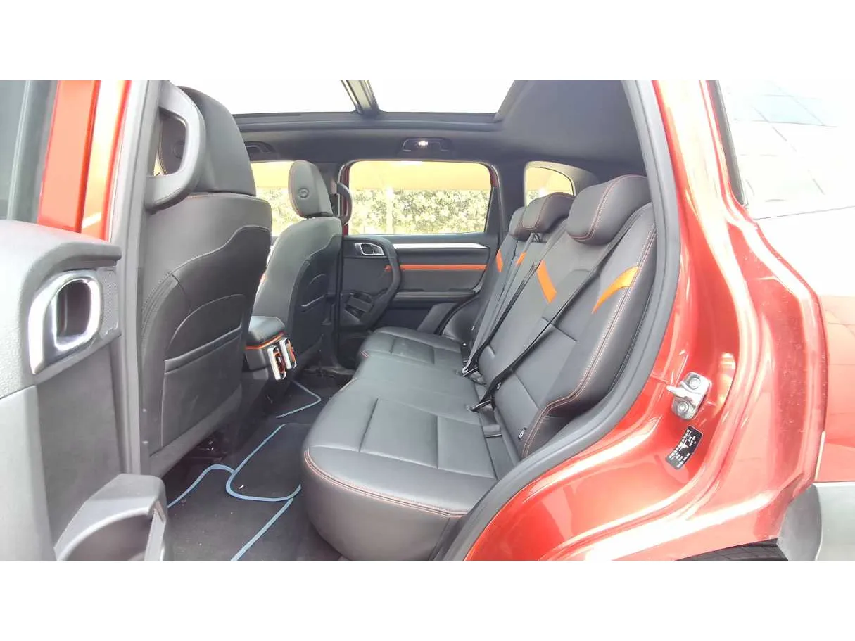 Car image 13