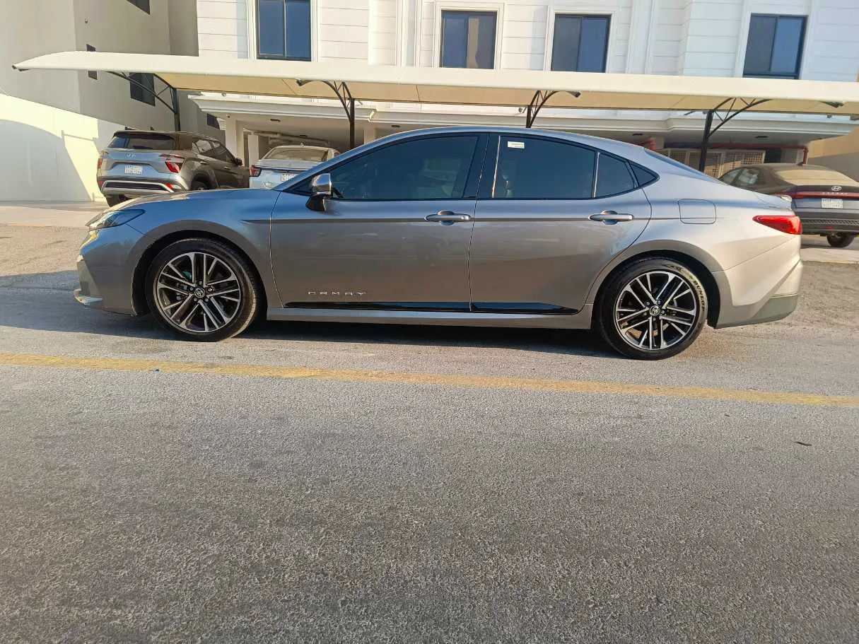 Car image 11